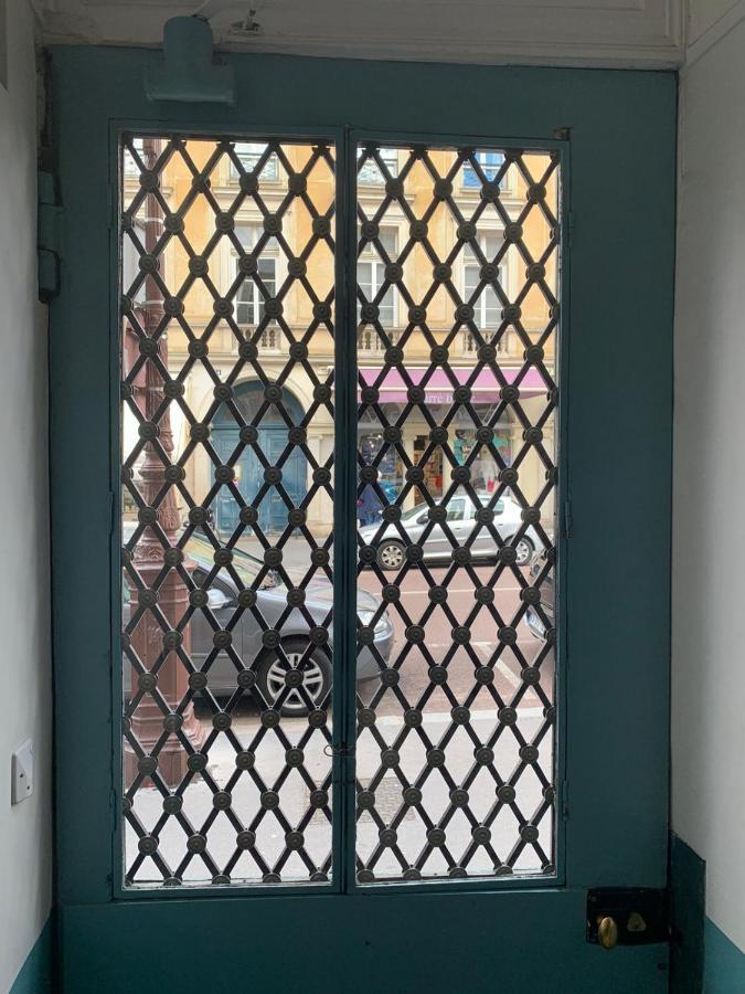 Appartement Versailles Quartier Notre Dame Au Pied Du Chateau Avec Parking Exterior photo