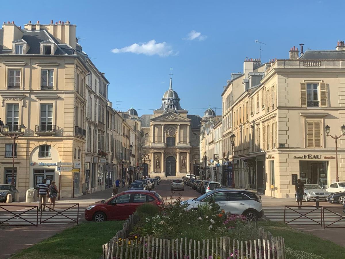 Appartement Versailles Quartier Notre Dame Au Pied Du Chateau Avec Parking Exterior photo