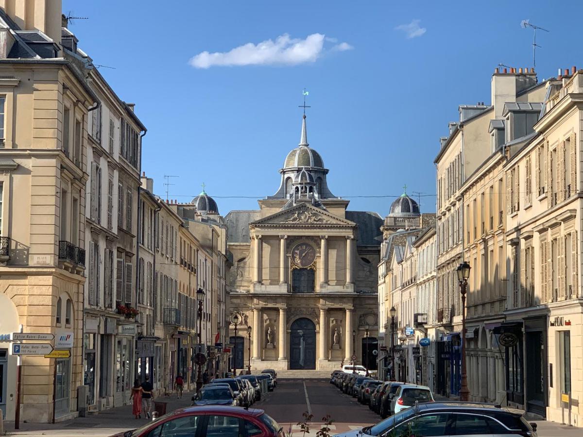 Appartement Versailles Quartier Notre Dame Au Pied Du Chateau Avec Parking Exterior photo